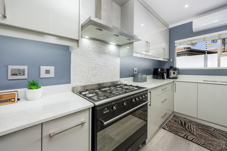 4 Bedroom Property for Sale in Wellway Park Western Cape